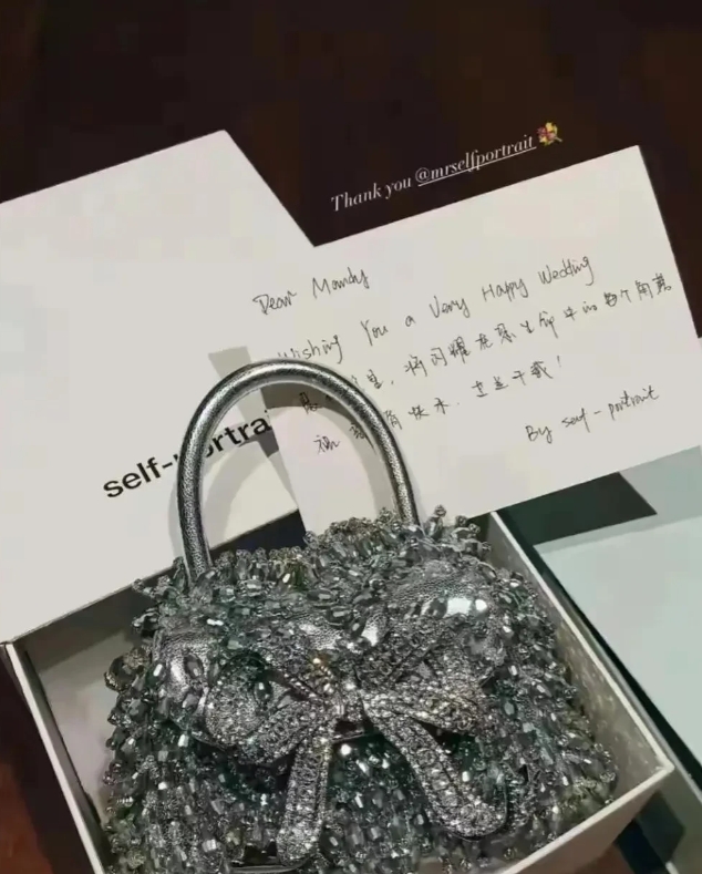 之前还担心会影响他们夫妻感情
没想到我想多了
看到汪小菲和马筱梅还在一起过情人节