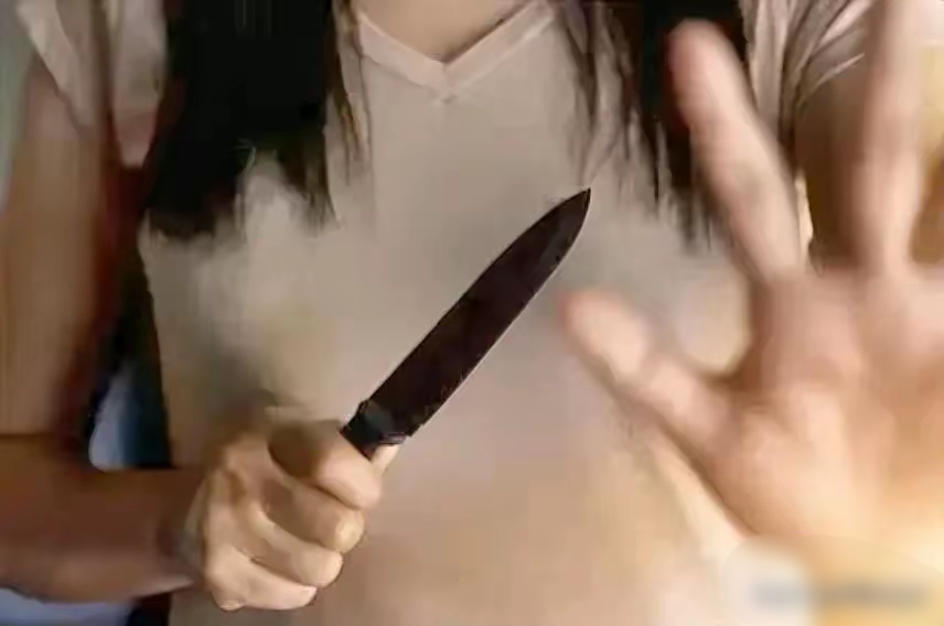 这就是赤裸裸挑衅的下场！广东珠海，一女子丈夫出轨后，情妇居然主动找上门来要求其离