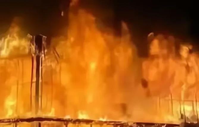 震撼消息！
乌克兰东隅重镇哈尔科夫突发严重危机！

周一清晨，宁静被骤然打破，这