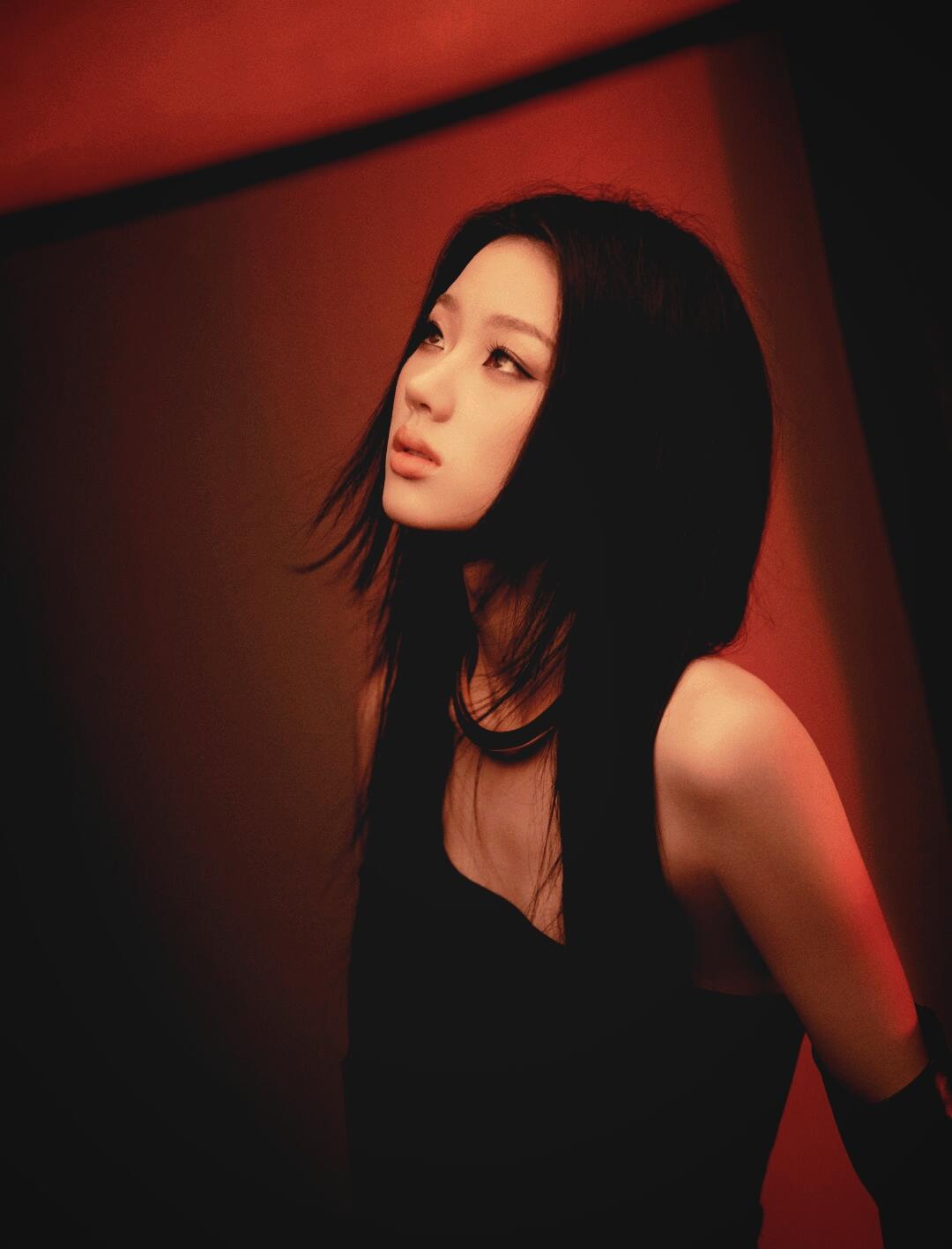 单依纯犹如秋水共长天一色