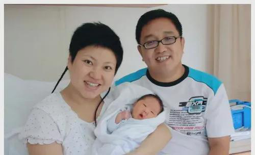  
 
 
丫蛋最近在直播里聊起自己的婚姻生活。她笑着说当年选择嫁给句号老师时，