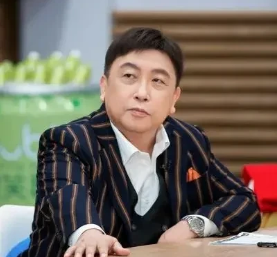 导演王晶说：香港导演跟内地导演的情况不一样，香港导演的关系都不错，而且很团结，有