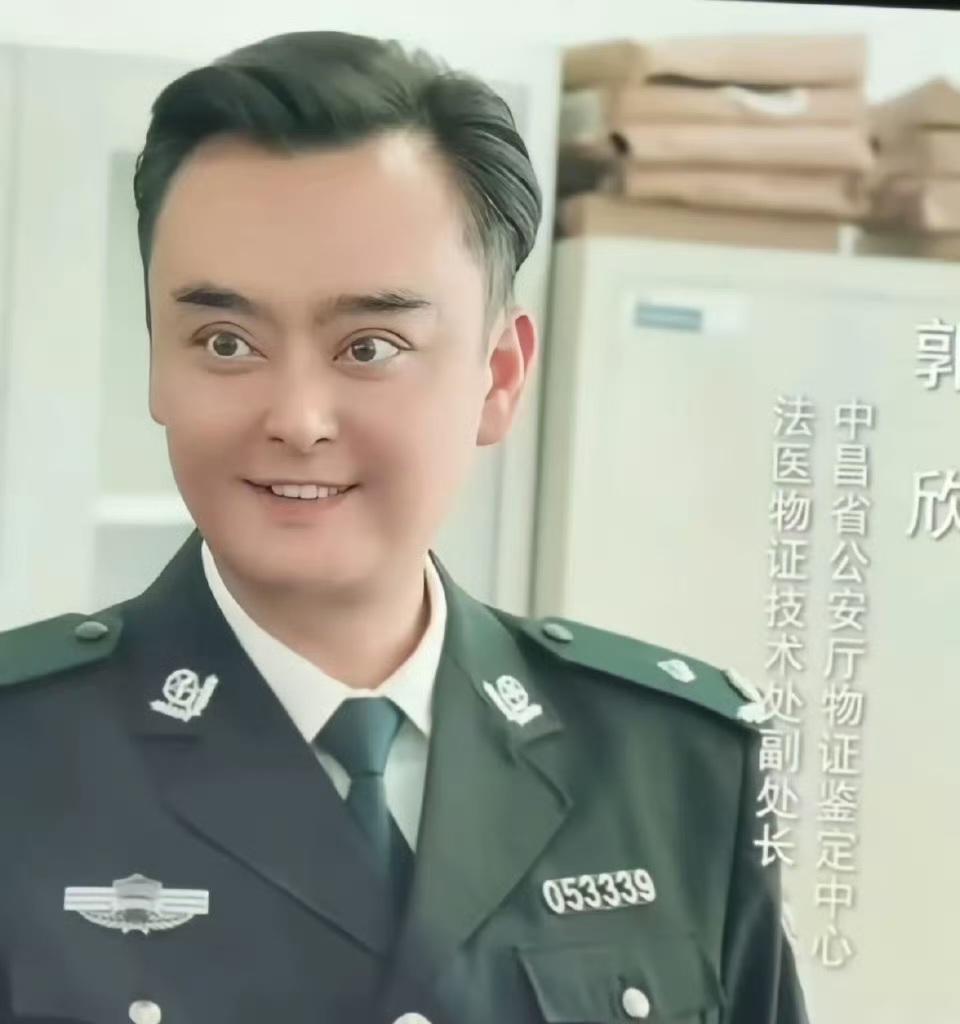 这是刚割完双眼皮就来演戏？