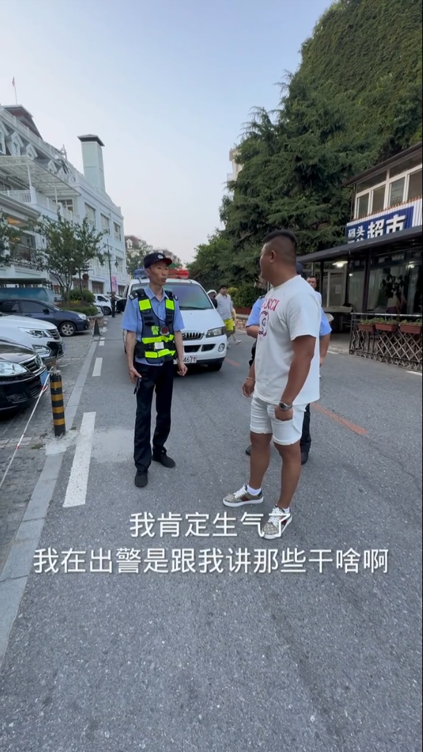 报警还要被怼，这样的大连你敢去？


某博主到大连自驾游，结果被饭店锁车，对方声