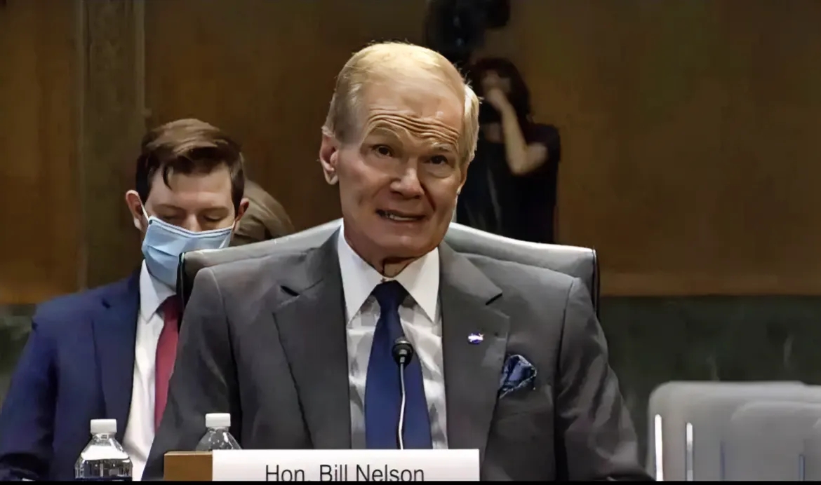 NASA局长的鼻子估计都要气歪了！咱们的嫦娥姐姐都已经带着月壤回来了，他们的宇航