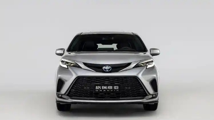丰田格瑞维亚解析：2.5L混动+四驱，MPV市场新搅局者，油耗5.9L