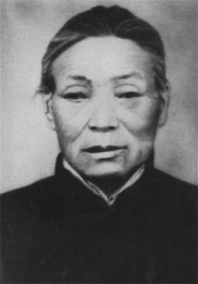 1938年，日军在冀鲁边区展开扫荡，常大娘面临巨大的考验。为了保护八路军的安全，