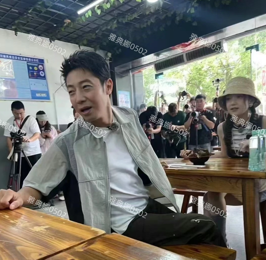 抚州文昌里偶遇撒贝宁，他口才超好，反应机敏妙语连珠，本人不但风趣幽默还很社牛，文