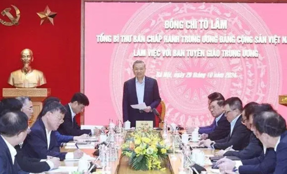 苏林是长征还是黎笋，渐渐明朗！

一鲸落万物生，阮富仲去世后，苏林已经当家一百多