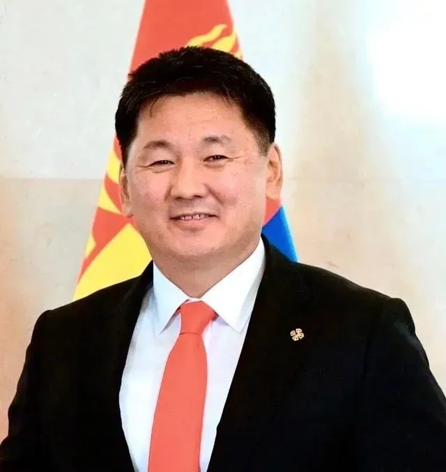 蒙古国突然宣布大消息！
万万没想到，蒙古国总统昨日抵达乌兹别克斯坦进行了首次访问
