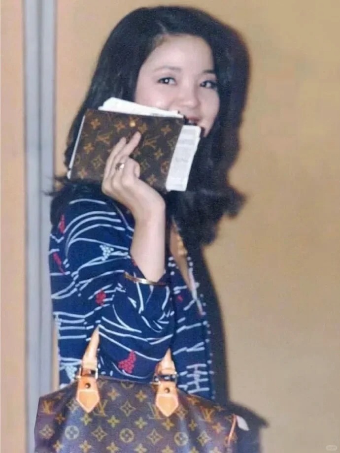 🔥粮票的年代，她都用上LV了
🌈 40多年前，当大部分人的生活都离不开粮票，