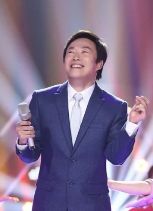 费玉清，家产20亿却一生未婚