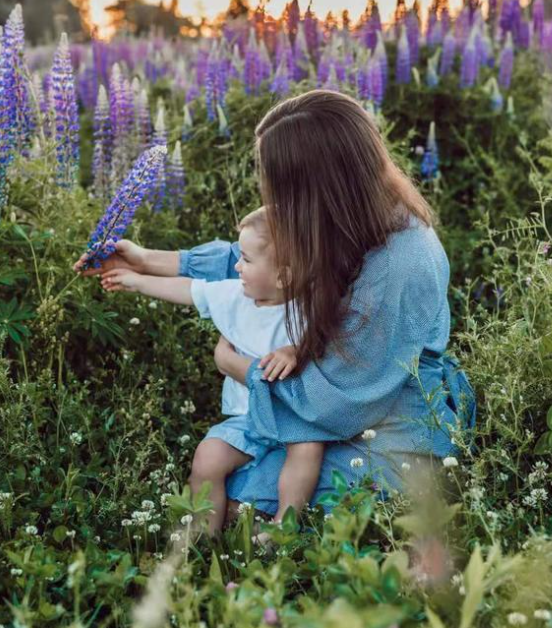 在当代社会，婚姻如同一个多维度的迷宫，情感复杂性与人性的多元性交织其中，塑造出一