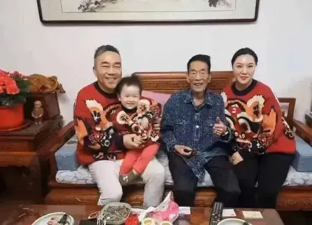 相声圈这点事，现在变成了杨仪两口子直播互撕，昨天梦真回应关于2+1的问题，今天杨