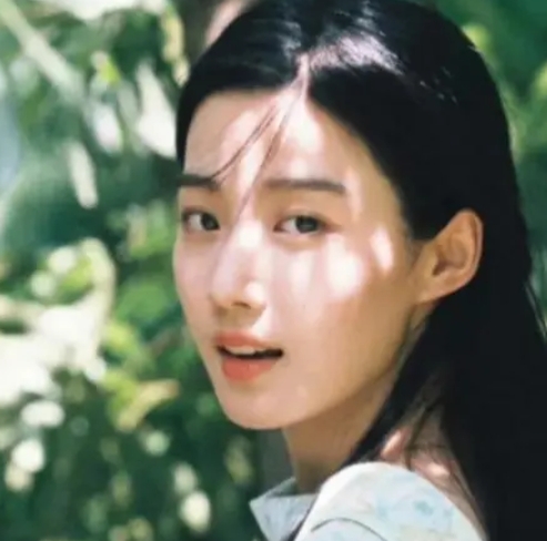 梦幻联动！卢昱晓×刘亦菲，美女贴贴太养眼
宝子们，今天看到一个超绝的视频片段！博