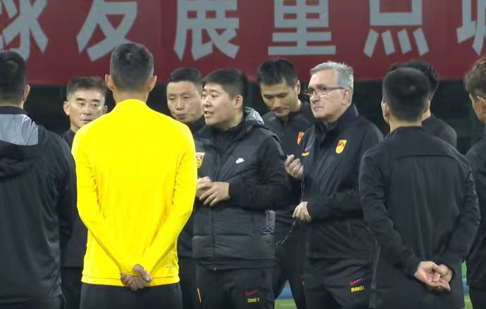 北青体育 消息，在刘洋、李可相继到队后，总共有29名球员参加了15日晚国足的合练
