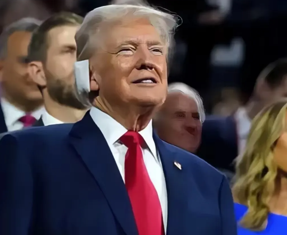 哈里斯的发言人说话了！川普太老了，他是美国有史以来年龄最大的总统候选人。他的认知