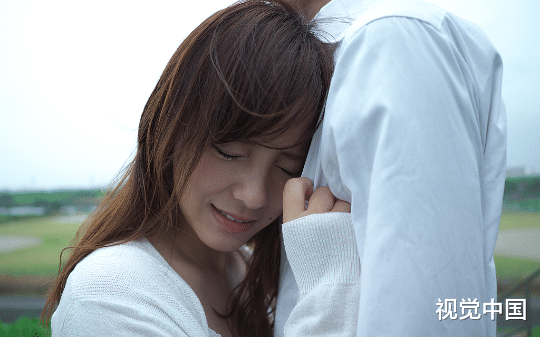 号称京圈第一美女的我被死对头抢走未婚夫，想去酒店捉奸，却一不小心偷了个人