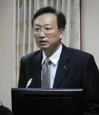 台湾地区外事部门副负责人吴志中昨天在窜访德国柏林时嚣张妄言叫嚣称，军事援助乌克兰