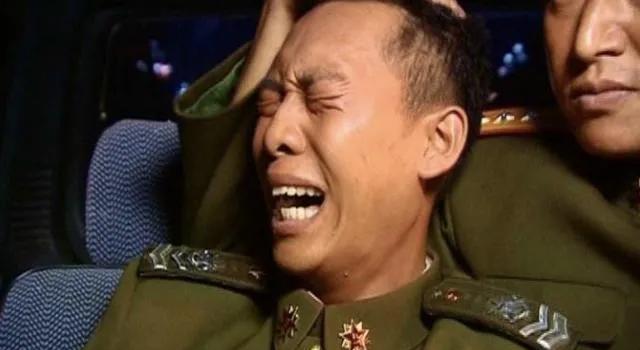 拍摄《乔家大院》时，导演胡玫问张译：“你多大啦？”张译：“27了。”
胡玫：“男