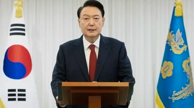 尹锡悦1月15日被逮捕，称主动前往公调处是为了防止流血事件他的保卫队与警察对峙了