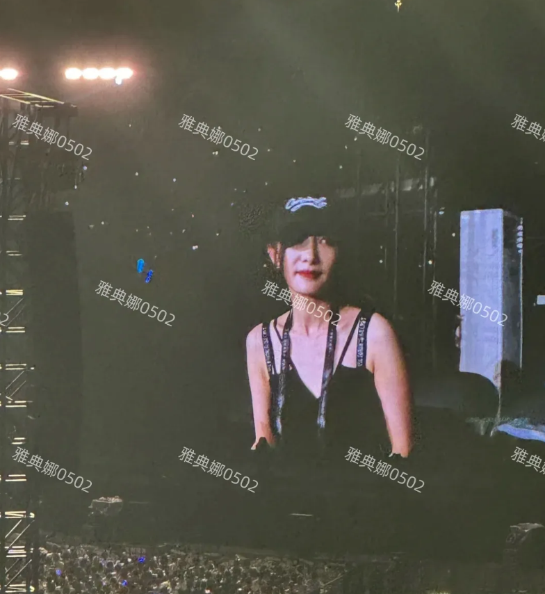 杨幂最近的颜值跌的太厉害了，不仅演技没提升连引以为傲的容貌也垮了，又黑又瘦嘴瘪的