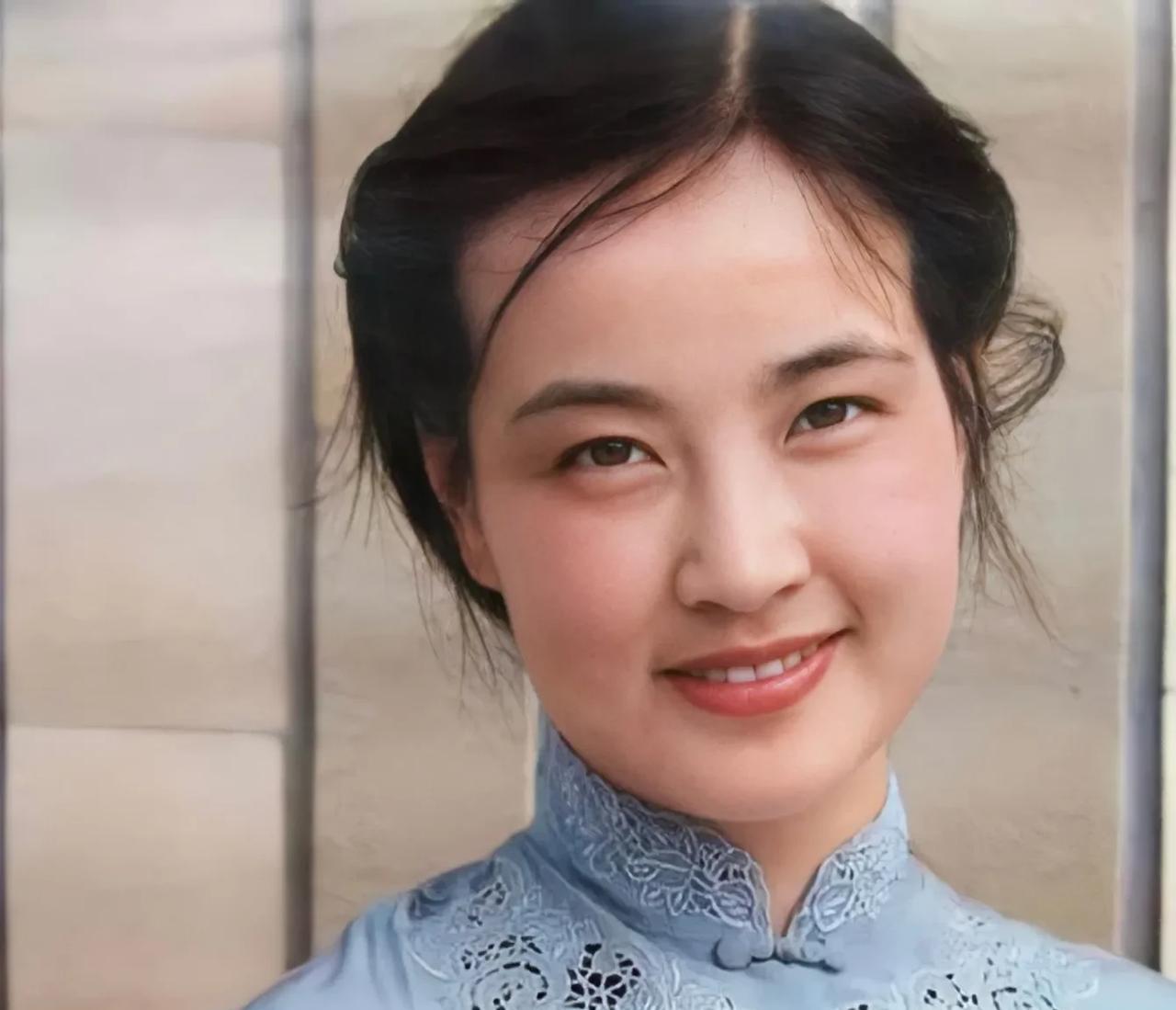 70多岁还在谈恋爱，刘晓庆小姐姐不愧是演过武则天的人，是不是入戏太深了，戏里戏外