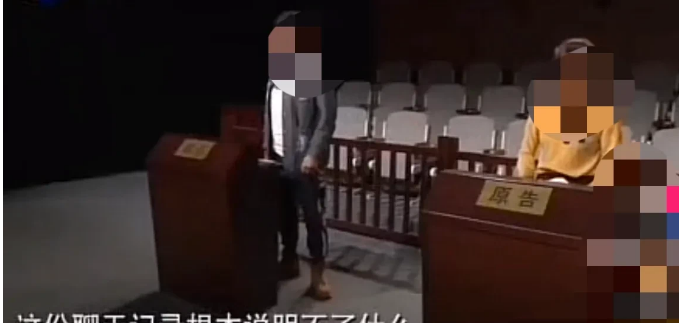 天津一女子因出轨男同事，与丈夫协议离婚。双方离婚协议约定，女子自愿放弃两套房产、