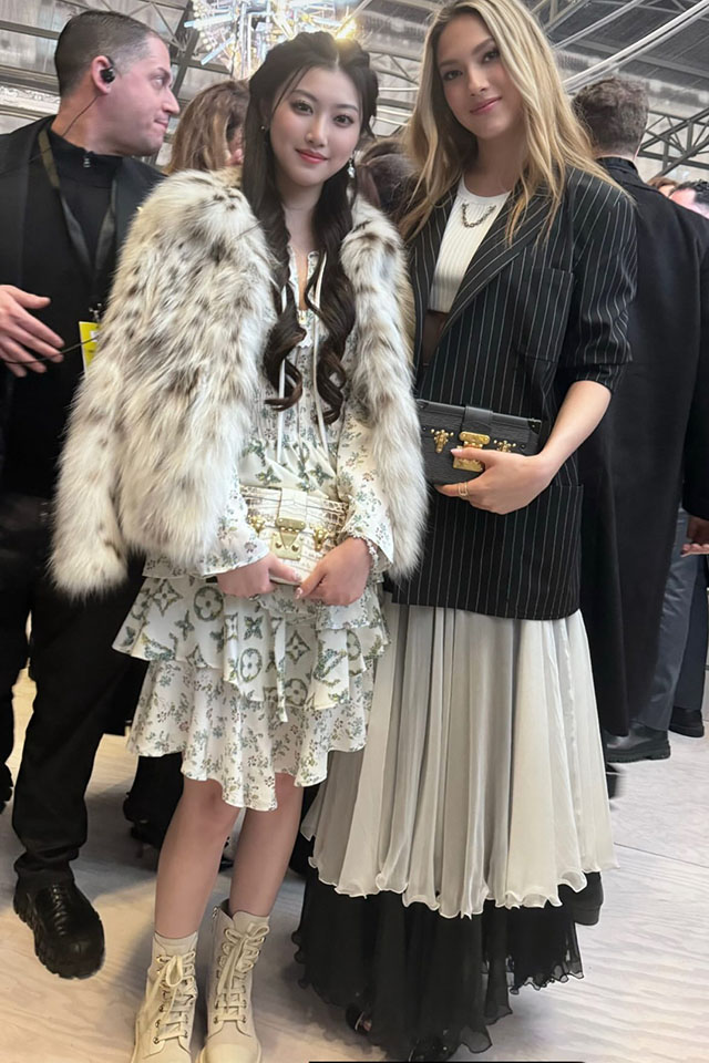 网传消息，周冬雨因为不配合拍照，被富婆投诉了，也不知道真假。你看谷爱凌就很得体，