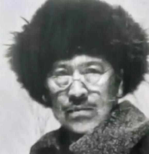 1931年，九一八事变爆发，东北三省陷入危机。吉林敦化县的大地主戴凤龄，在刚刚度