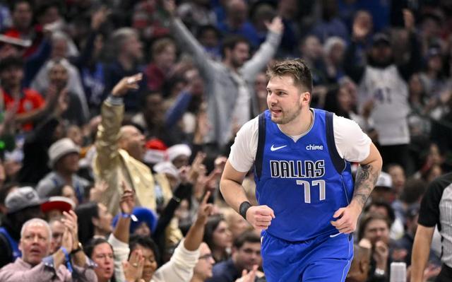 NBA赛场风云变幻，独行侠与森林狼西部排名争夺战扣人心弦。独行侠缺兵少将，东契奇