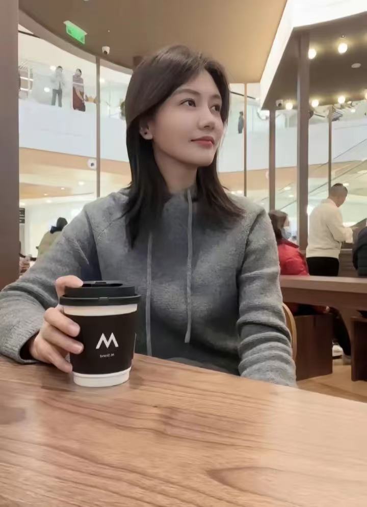 后妈的年龄比我都小我该怎么做哈哈哈哈哈