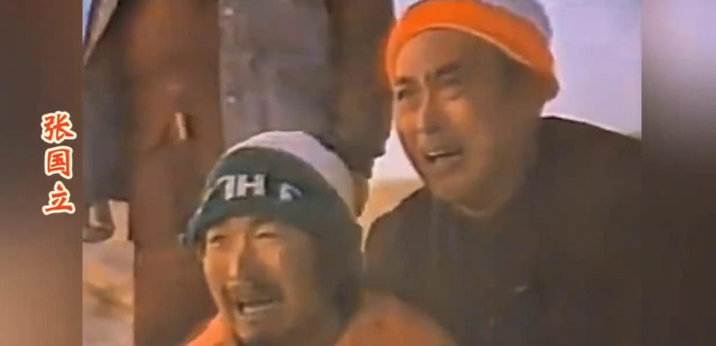 “这辈子干了件大事，在南极光膀子留影，时温零下37度。”32年前，张国立冒死在南