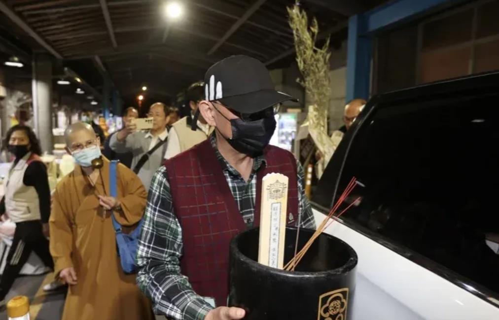 柯文哲父亲病逝  “长子长孙都不在”！由“他”捧牌位移灵私人会馆

民众党前主席