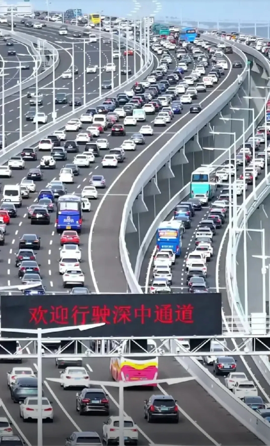 史无前例的大量人提前涌回深圳，这是什么原因？
我记得以前过年在老家是最踏实的了，