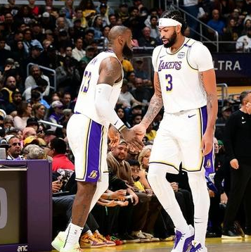 湖人和黄蜂比赛因洛杉矶火山肆虐被迫延期，NBA官方宣布原定于北京时间1月10日1
