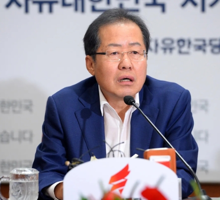 韩国大邱市长洪准杓近日发声：说出了韩国当前的现状，当前韩国已经出现了两个帮派的权