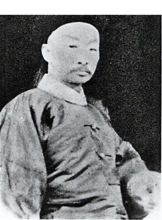 1880年夏，慈禧的屁股上长了个疖子，所有太医都看不好，因为老佛爷的屁股谁敢摸呀