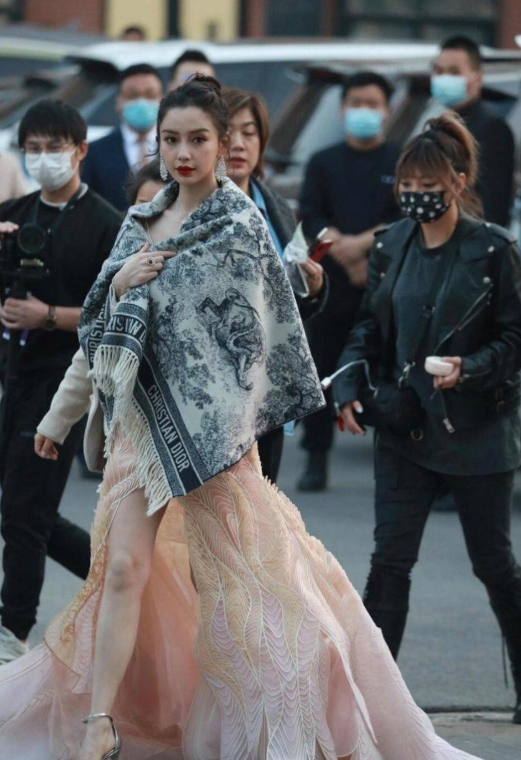baby的真实照片，太耀眼了

Angelababy（杨颖）的照片在网络上曝光，