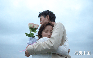 我一个牛马打工人，突然从天而降一个神仙要强行跟我谈恋爱，他说他在渡情劫……