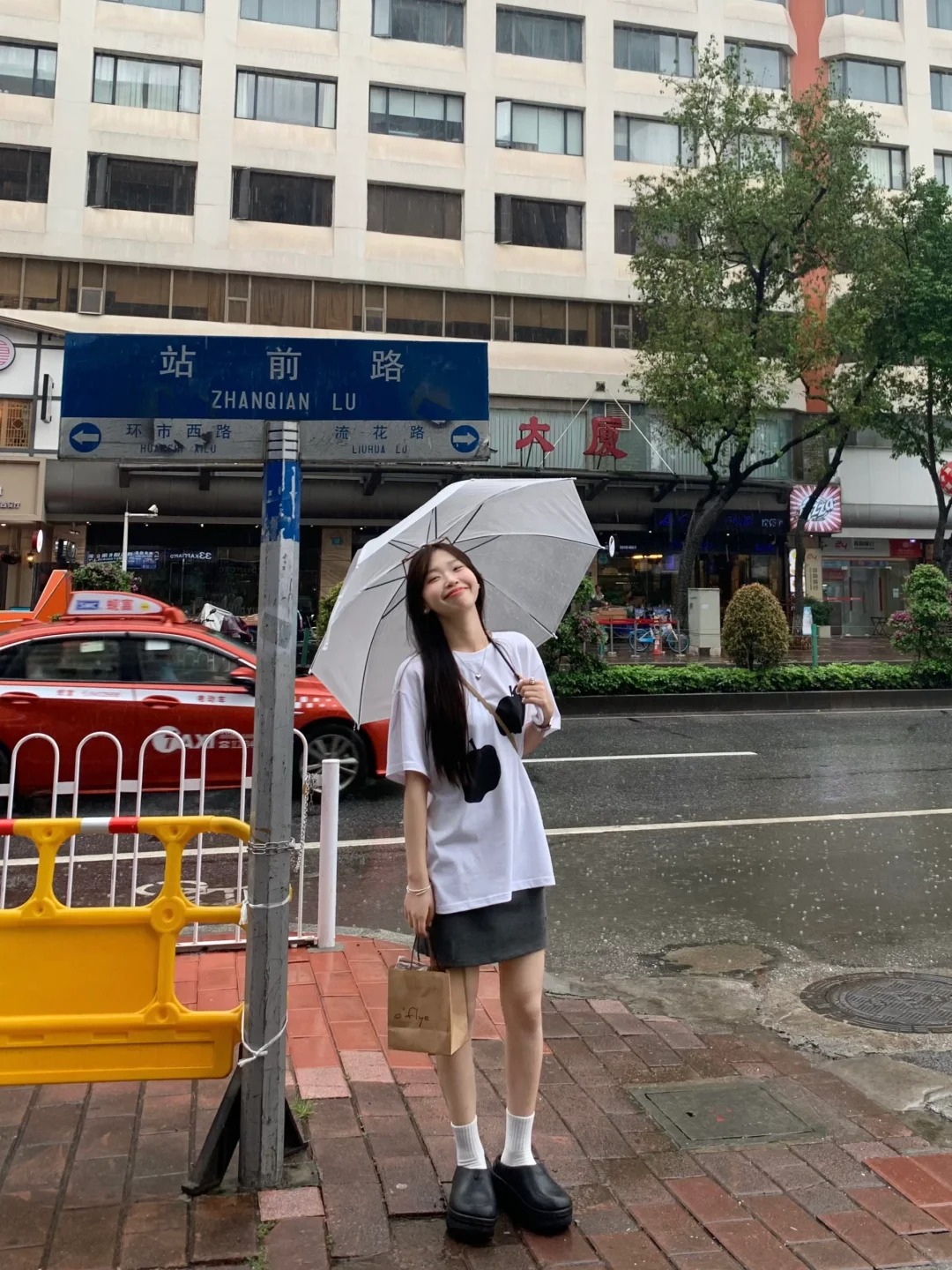 去广州玩啦！
去的每天都在下雨啊啊啊啊
不过这次住的民宿环境超好😆
吃了好吃的