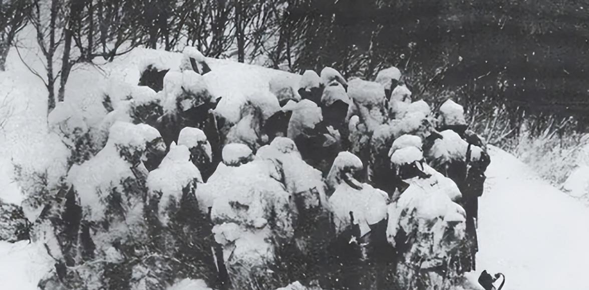 1937年9.18事件爆发后的那个寒冬腊月，他忍着背负汉奸的骂名，不仅救下几百名