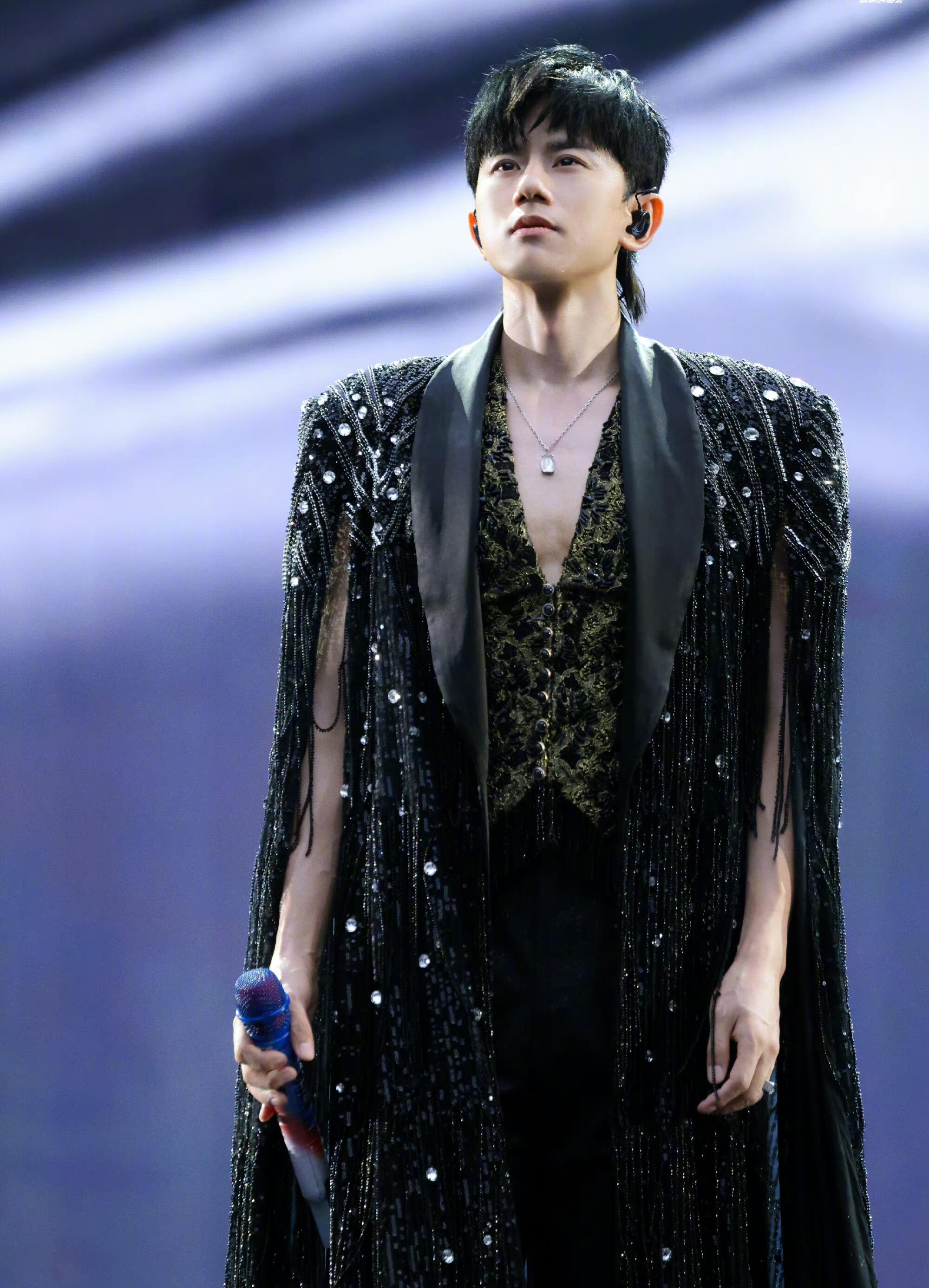 父女情深：张杰与女儿共唱《少年中国说》