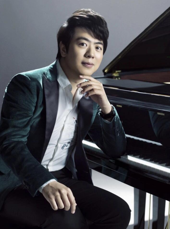 郎朗的父亲曾经对媒体说刘亦菲想追郎朗