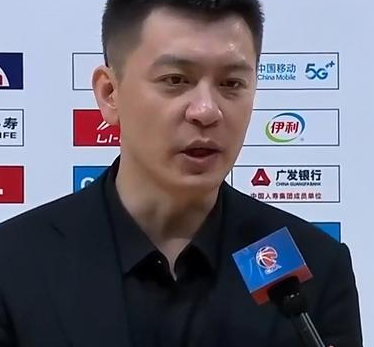 辽宁男篮主教练杨鸣谈只给王岚嵚一分钟上场时间，他表示：只给他一分钟上场时间，是因