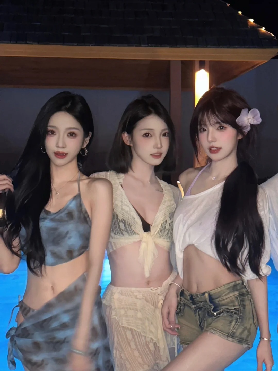 普吉岛的夏天永不停歇
住的酒店有好大的泳池
一起拍了照