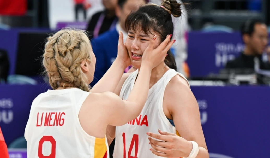 中国女篮在巴黎奥运会时球队内部出现了一些团结性问题，据知名媒体透露，中国女篮在备