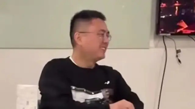 极越汽车都发不起工资了，夏总为何还笑得这么开心？