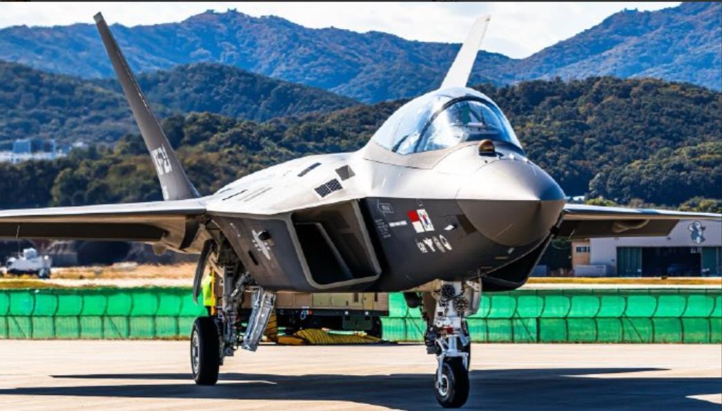 都是小孩子那桌的，说什么五代机六代机的，更何况还是小孩子那桌养的一条宠物犬[擦汗