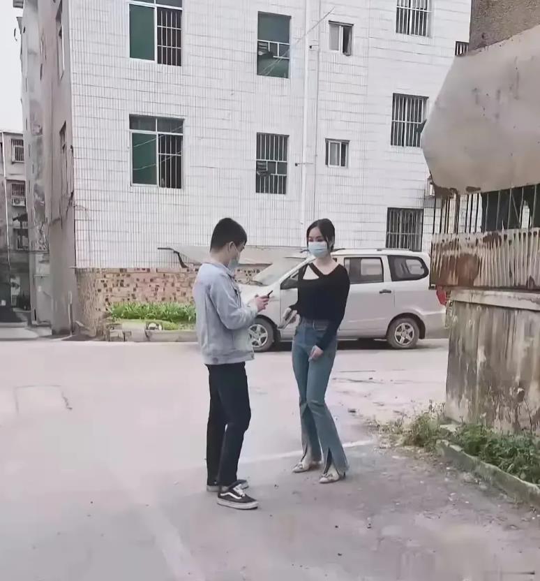 好奇葩！相亲戴口罩的真是第一次见…